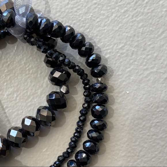 Bracelet & necklace duo: shiny black beads and metal beads 💃 - Picture 3 of 5